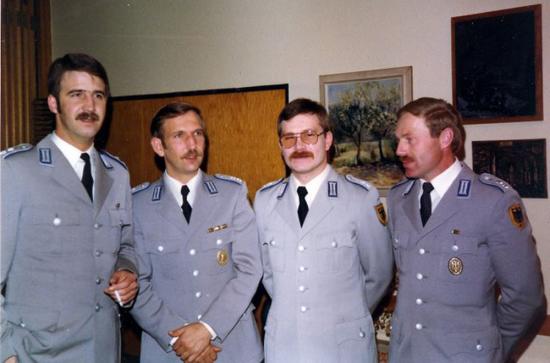 Die Oberleutnante Simon, Rechtenbach. Schuster und Petry. 