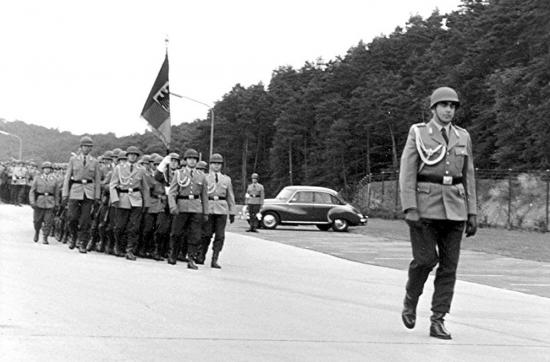 06.09.67: Major Walter vor der Fahnenkompanie