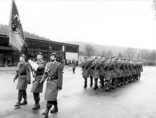 17.02.1993: Einmarsch zum letzten Feierlichen Gelöbnis in der Aartal-Kaserne