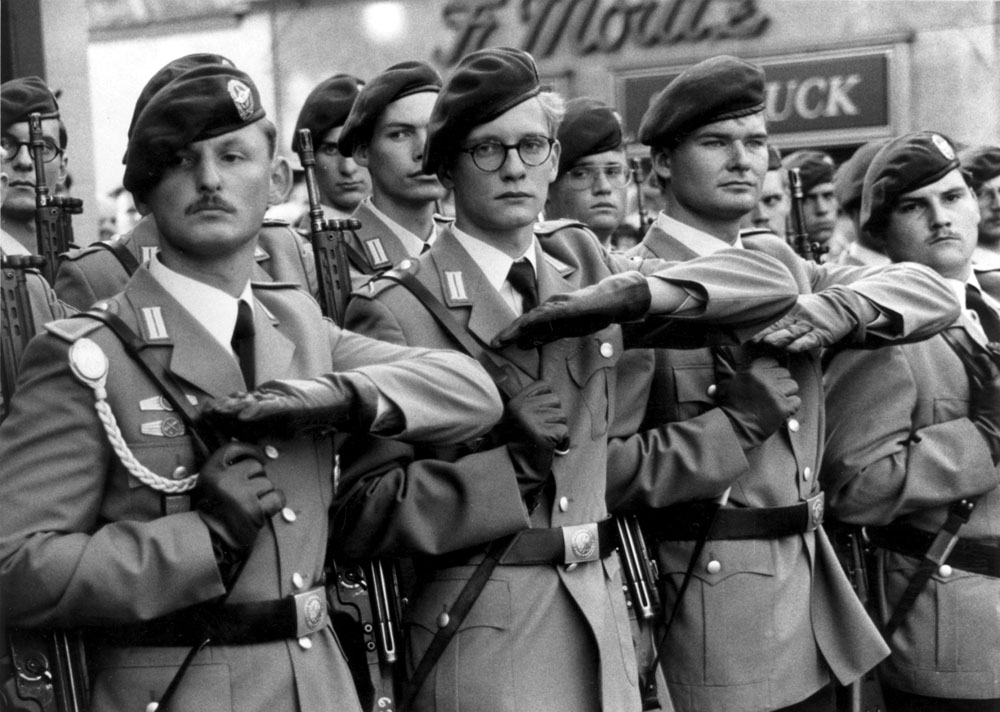 18.06.1993: Appell auf dem Herborner Marktplatz anläßlich des Feierlichen Gelöbnisses und der Außerdienststellung des Bataillons