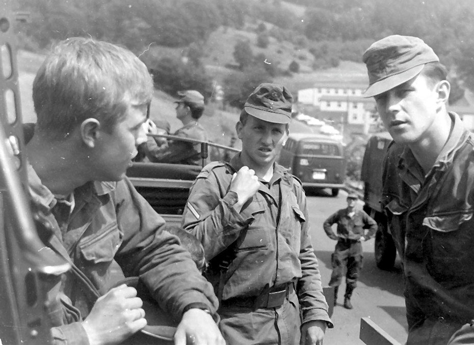 Sommer 1968; v.l.n.r.: Gefr. Pöpperl, GrpFhr Gefr. Germann u. ZgFhr StUffz Drescher (alle 2. Kp).