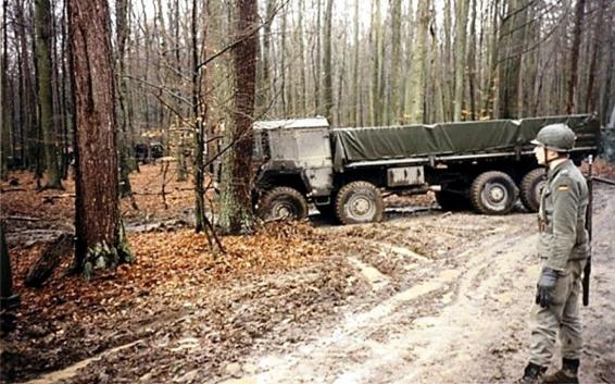 Einfahrt eines LKw 10 t (Trägerfahrzeug) in den KVP SdMun