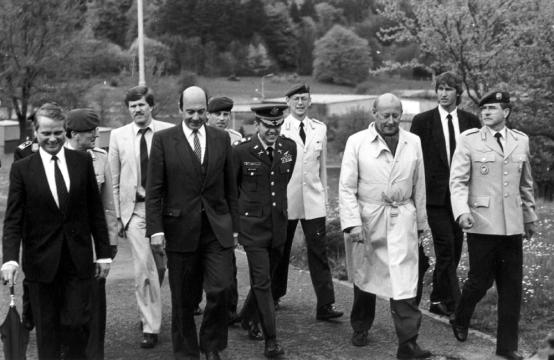 09.05.1986: Verteidigungsminister Dr. Manfred Wörner besucht das NschBtlSw 320