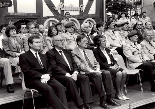 18.06.1993: Auflösungsappell NschBtlSw 320 auf dem Marktplatz in Herborn