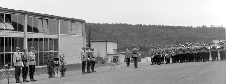 06.09.67: Der BtlKdr meldet die Paradeaufstellung an den KArtKdr 3