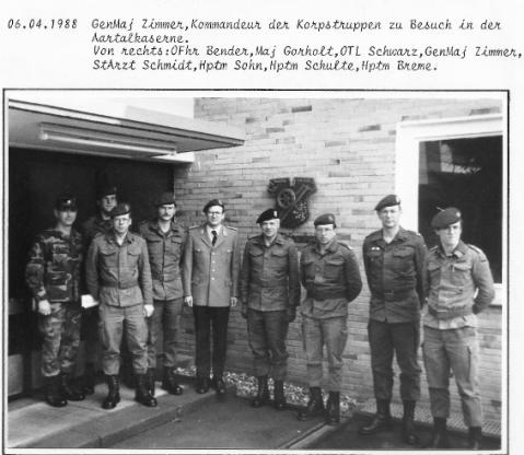 06.04.1988: Der Kommandeur der Korpstruppen III. Korps, Gneral Zimmer, besucht die Aartal-Kaserne